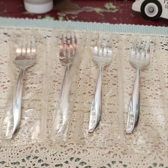 Vintage Oneida Lady Catherine Silverware - Picture 6 of 11